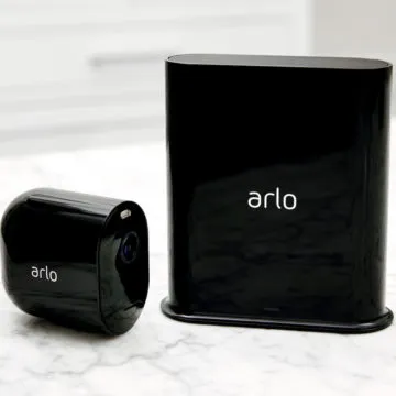 Arlo Pro 3 è la terza generazione di telecamere smart full HD di Arlo con sirena e faretto