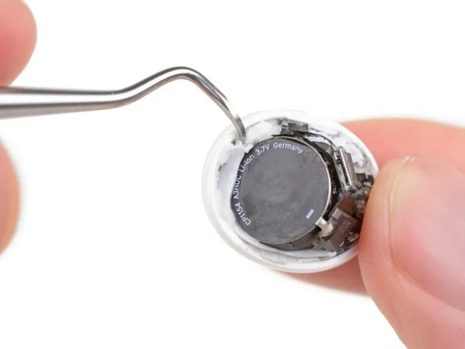 AirPods Pro smontate, batterie più potenti e gommini in silicone esclusivi AirPods Pro smontate, batterie più potenti e gommini in silicone esclusivi