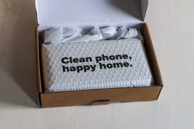 PhoneSoap 3.0, recensione del pulisci smartphone da camera