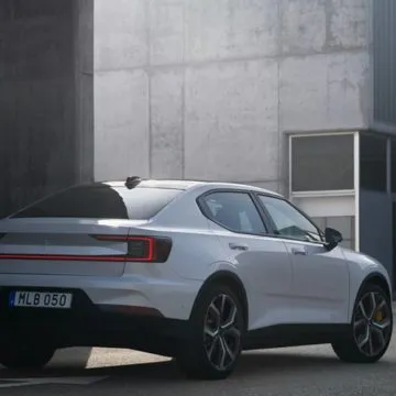 Volvo Polestar 2, svelati i prezzi della rivale di Tesla Model 3
