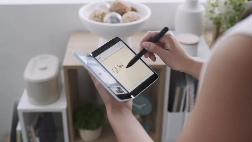 Microsoft punta sul doppio schermo con Neo e Surface Duo Microsoft punta sul doppio schermo con Neo e Surface Duo