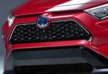 Toyota RAV4, l’ibrido plu-in sarà svelato a novembre a Los Angeles
