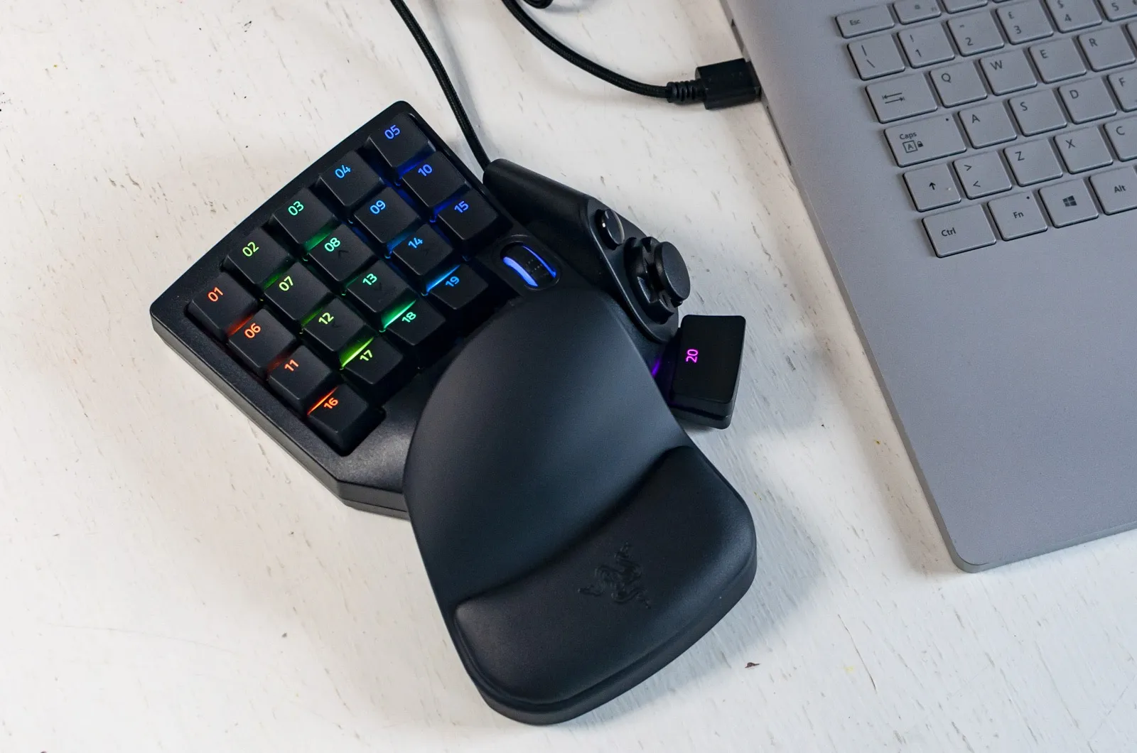 Recensione Razer Tartarus Pro, l’altra metà del mouse Recensione Razer Tartarus Pro, l’altra metà del mouse