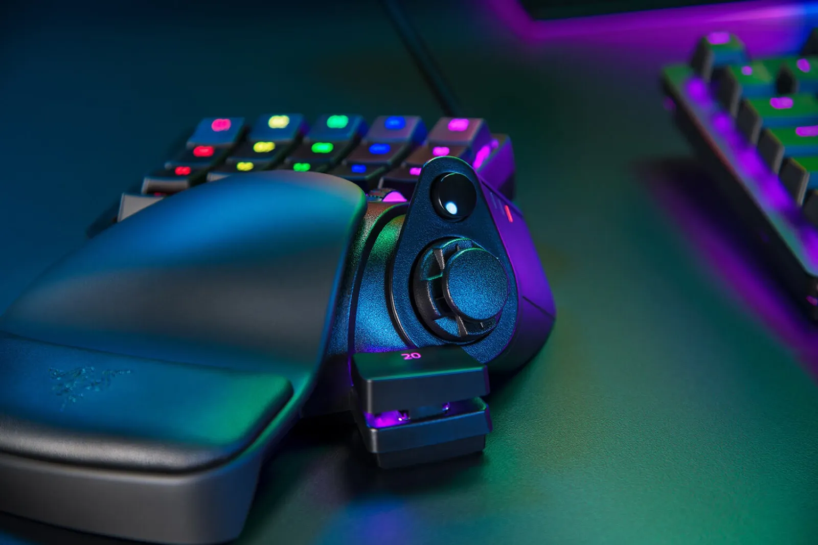 Recensione Razer Tartarus Pro, l’altra metà del mouse Recensione Razer Tartarus Pro, l’altra metà del mouse