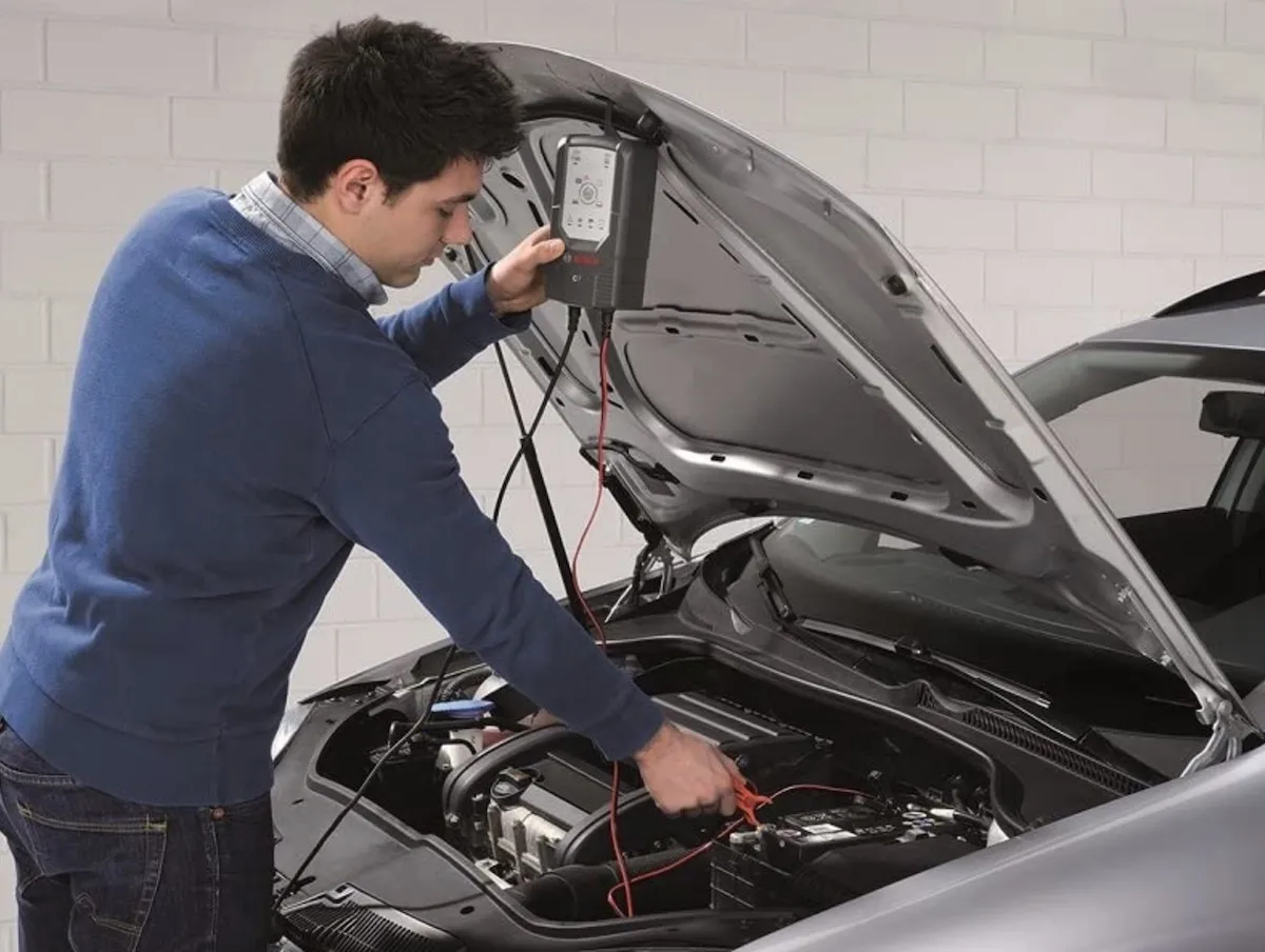 Auto in quarantena? Il caricabatteria continuo la tiene pronta a ripartire Auto in quarantena? Il caricabatteria continuo la tiene pronta a ripartire