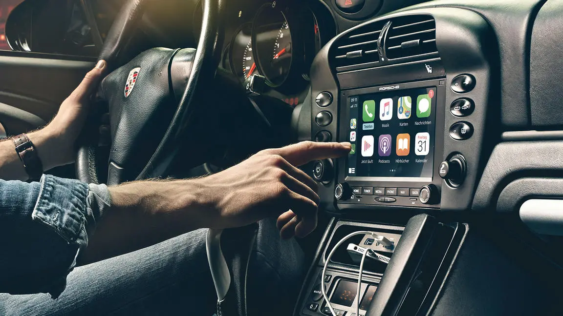 Porsche, un sistema di infotainment con CarPlay per le vecchie vetture Porsche, un sistema di infotainment con CarPlay per le vecchie vetture