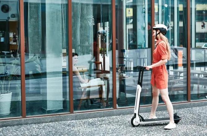 Segway Air T15, il monopattino elettrico peso piuma approda su Kickstarter Segway Air T15, il monopattino elettrico peso piuma approda su Kickstarter