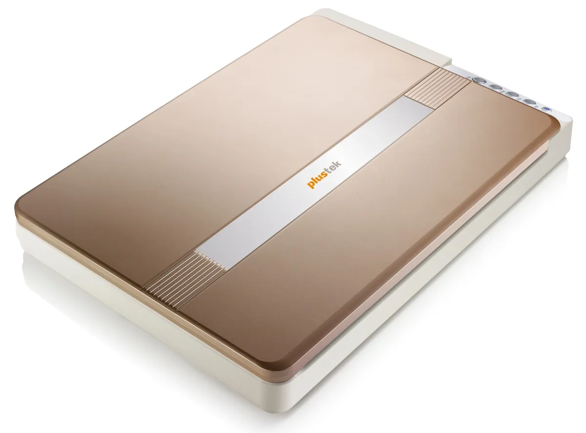Plustek OpticSlim 1680 è lo scanner di grande formato per Mac e PC Plustek OpticSlim 1680 è lo scanner di grande formato per Mac e PC