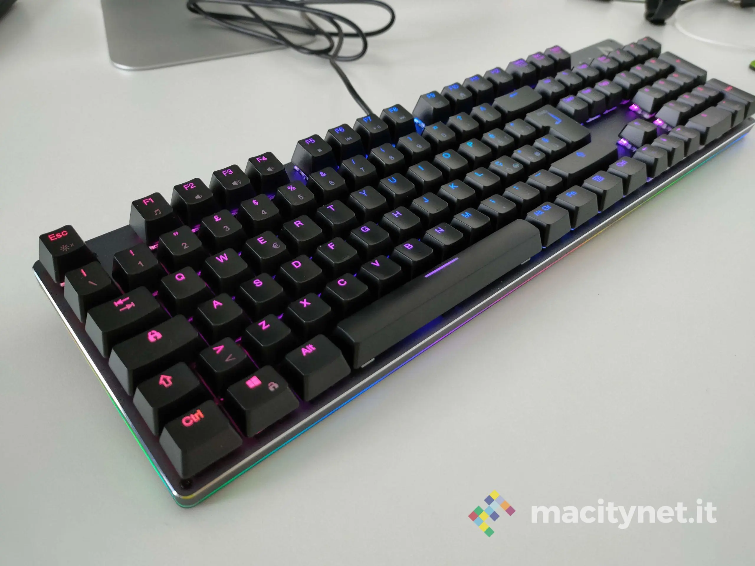 Recensione Aukey KM-G12, la tastiera meccanica per il gaming che non ti aspetti Recensione Aukey KM-G12, la tastiera meccanica per il gaming che non ti aspetti