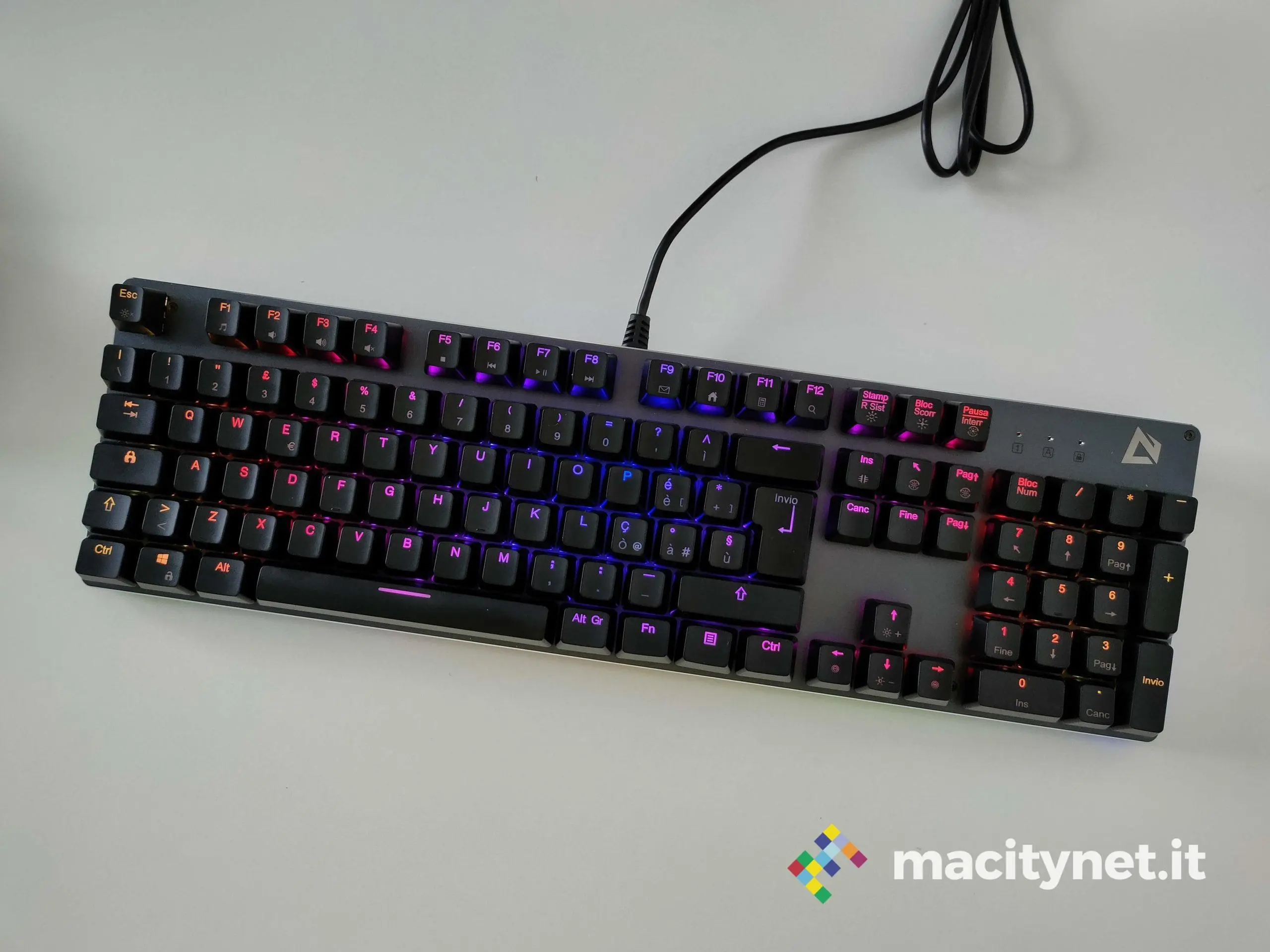 Recensione Aukey KM-G12, la tastiera meccanica per il gaming che non ti aspetti Recensione Aukey KM-G12, la tastiera meccanica per il gaming che non ti aspetti