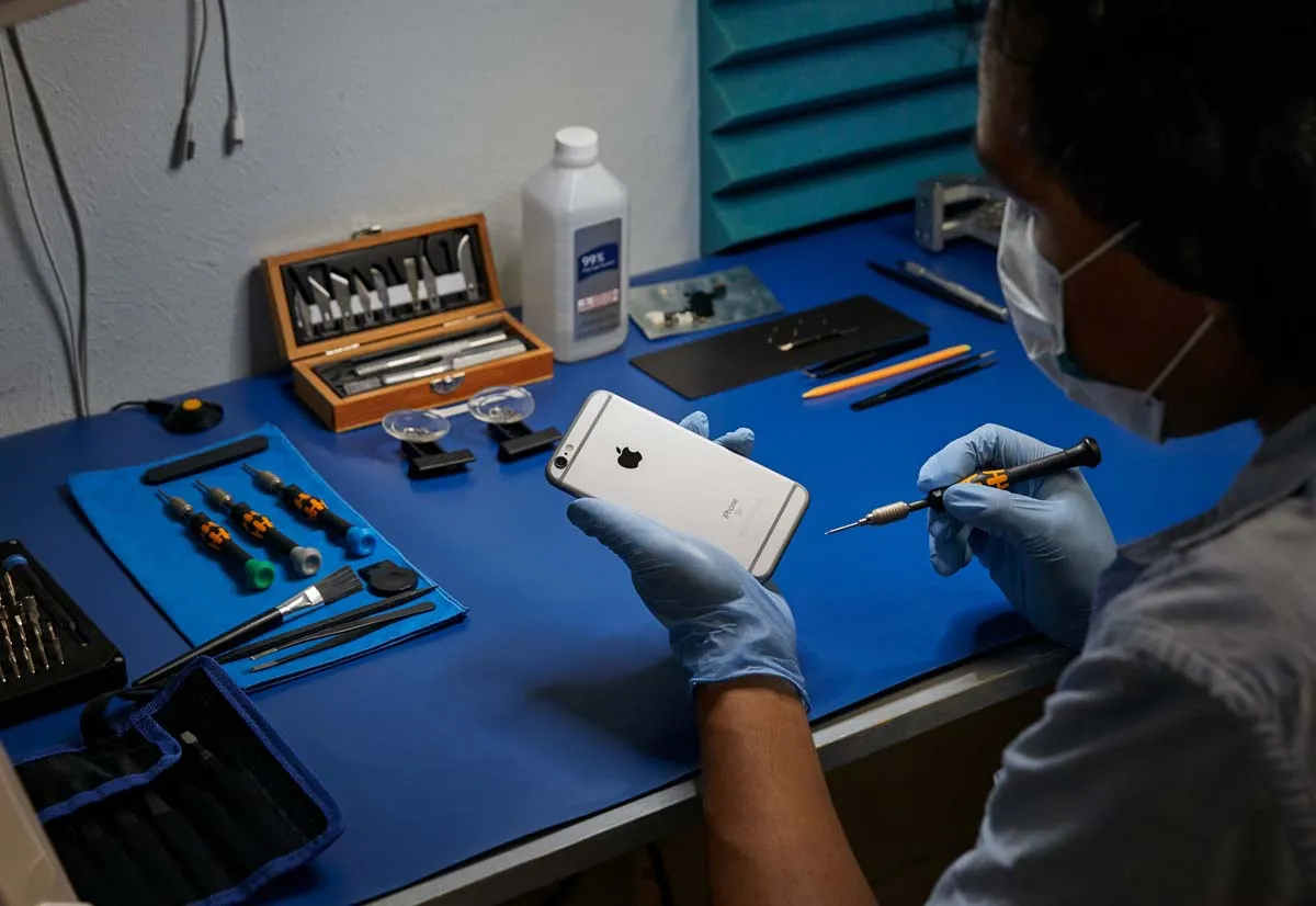 Apple amplia i servizi di riparazione per iPhone con centinaia di nuovi centri negli USA e non solo Apple amplia i servizi di riparazione per iPhone con centinaia di nuovi centri negli USA e non solo