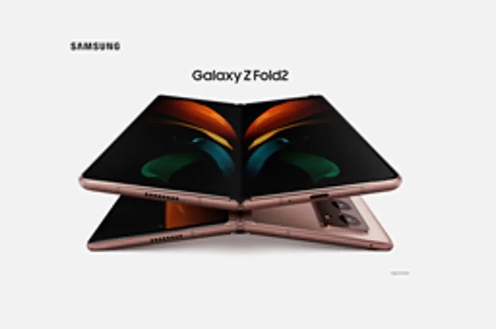 In foto Galaxy Z Fold 2, il display sembra più grande