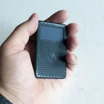 Recensione Ekster Tracker Card, un GPS vestito da sera