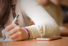 Cellulare e tablet in classe al tempo del Coronavirus: come pulire i dispositivi hi-tech