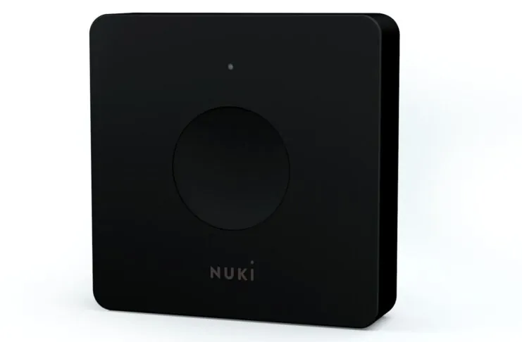 Nuki Opener permette di aprire il portone condominiale con lo smartphone