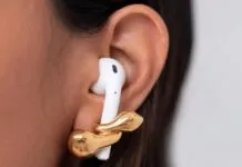 Arrivano i Pebble Pods, gli orecchini che avvolgono gli AirPod Arrivano i Pebble Pods, gli orecchini che avvolgono gli AirPod