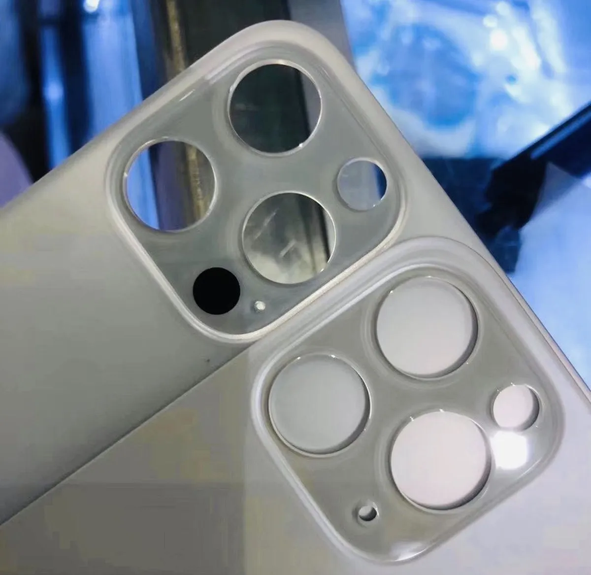 Il retro di iPhone 12 mostra la disposizione di fotocamere e LiDAR