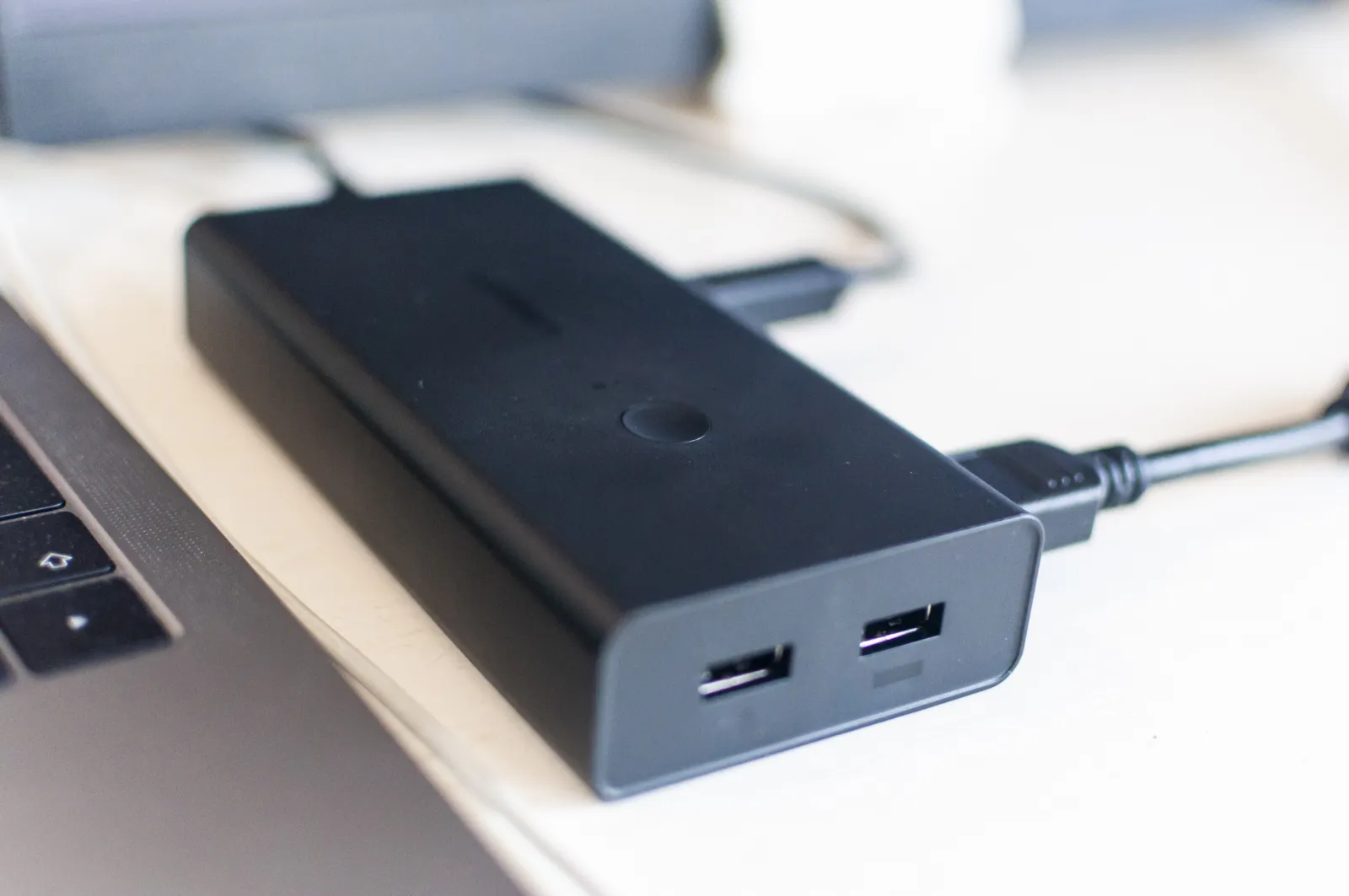 Recensione UGREEN KVM Switch HDMI 2 in 1 Recensione UGREEN KVM Switch HDMI 2 in 1