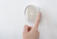 Il nuovo termostato Nest di Google è elegante e basato sul tocco Il termostato Nest di Google da 130 dollari mostra un nuovissimo design basato sul tocco