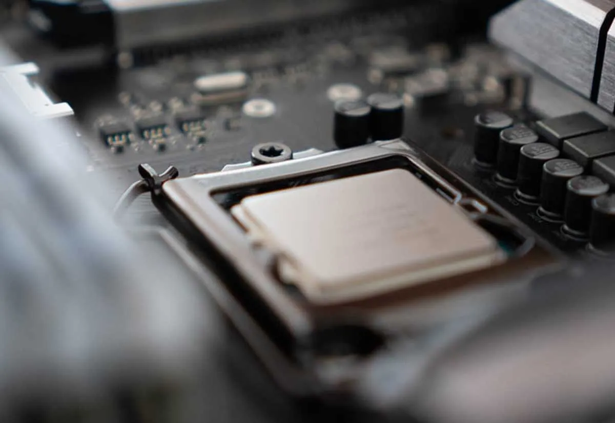 Decifrata la chiave per accedere al microcode dei processori Intel