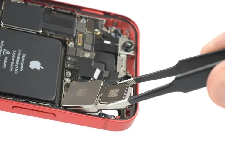 iPhone 12 mini smontato, nessuna sorpresa e batteria da 8.57 Wh