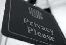 Apple e Google vietano X-Mode per la vendita dei dati degli utenti ai militari Reclami contro Apple per il tracciamento dispositivi per pubblicità in Europa