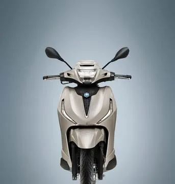 Il Piaggio Beverly si rinnova con sistema keyless e strumentazione digitale