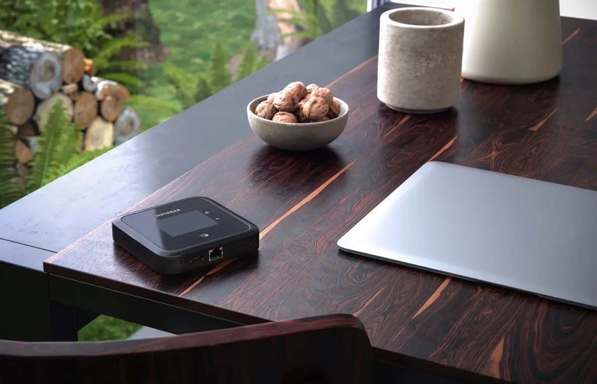 Netgear presenta Nighthawk M5, il primo mobile router che integra 5G e Wi-Fi 6