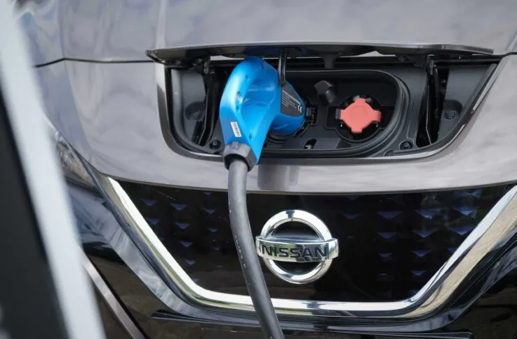 Uno studio sui benefici economici e ambientali della tecnologia Vehicle-to-Grid