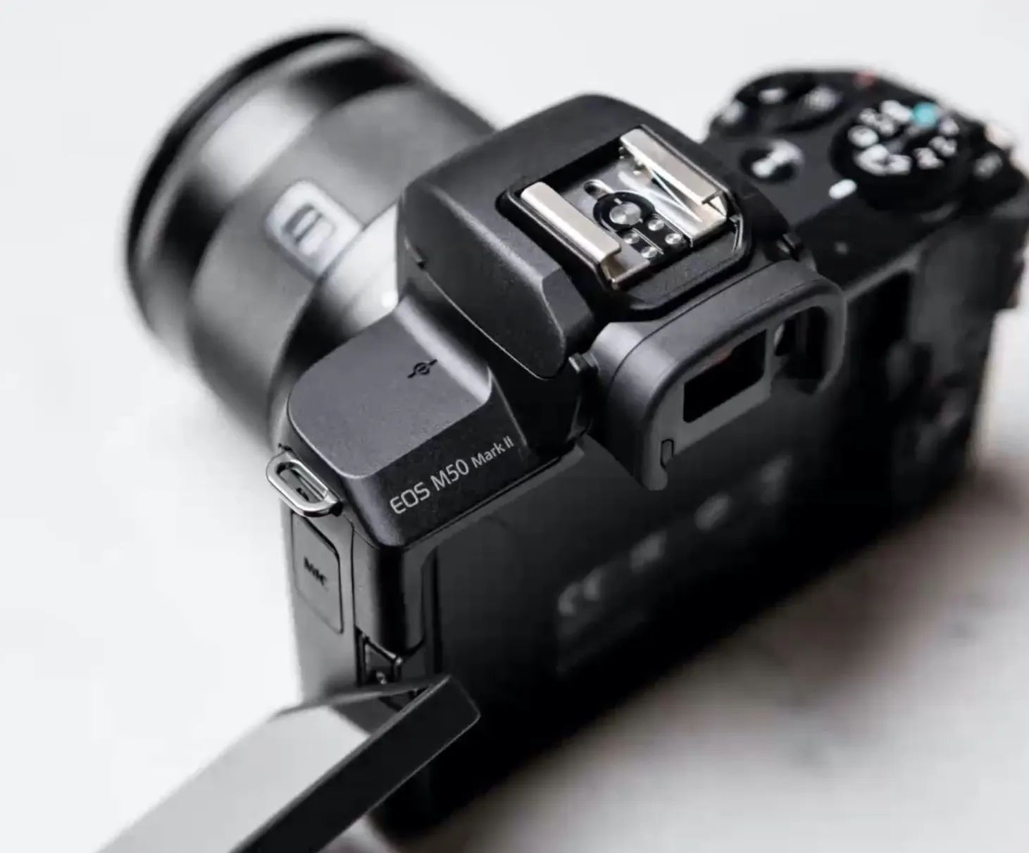 EOS M50 Mark II Canon: pensata per i Vlogger e lo smart working EOS M50 Mark II Canon: pensata per i Vlogger e lo smart working