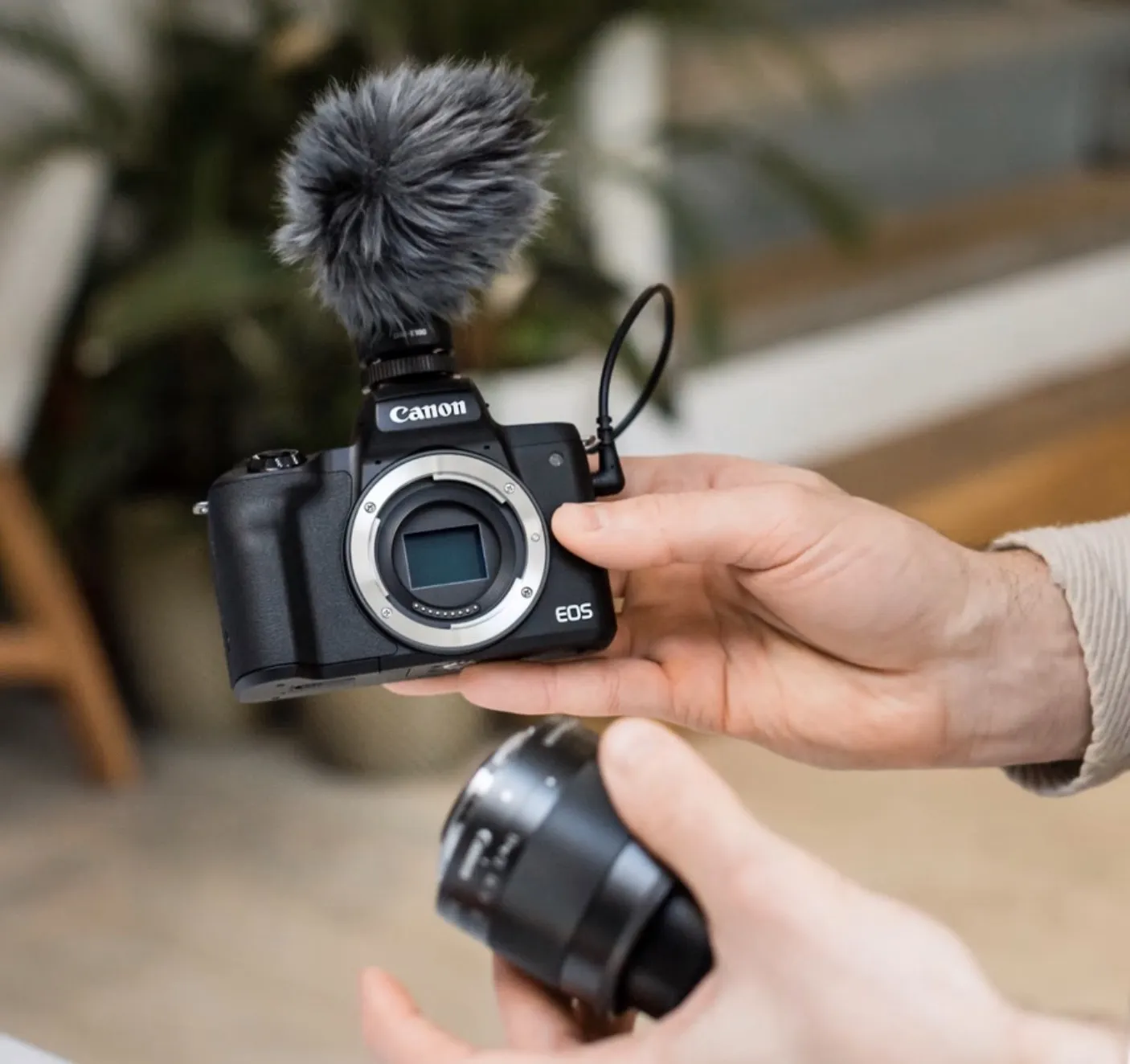 EOS M50 Mark II Canon: pensata per i Vlogger e lo smart working EOS M50 Mark II Canon: pensata per i Vlogger e lo smart working