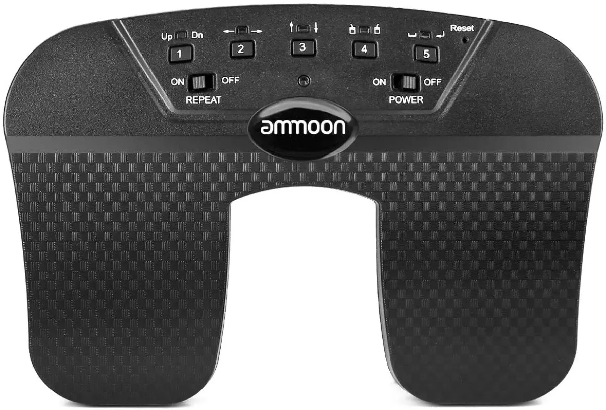 C’è il pedale voltapagina per iPad quando usato come libro per spartiti C’è il pedale voltapagina per iPad quando usato come libro per spartiti