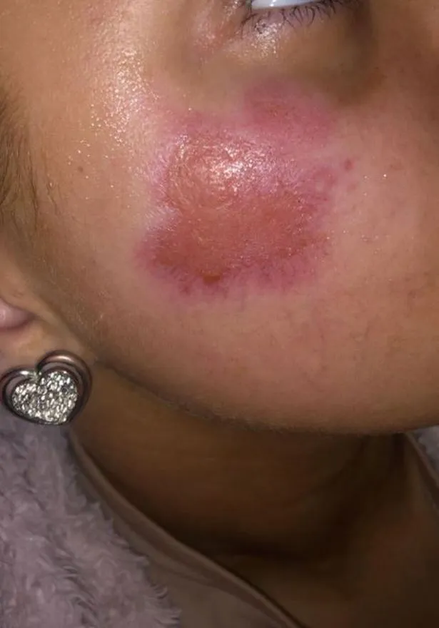 caricatore iphone ragazza