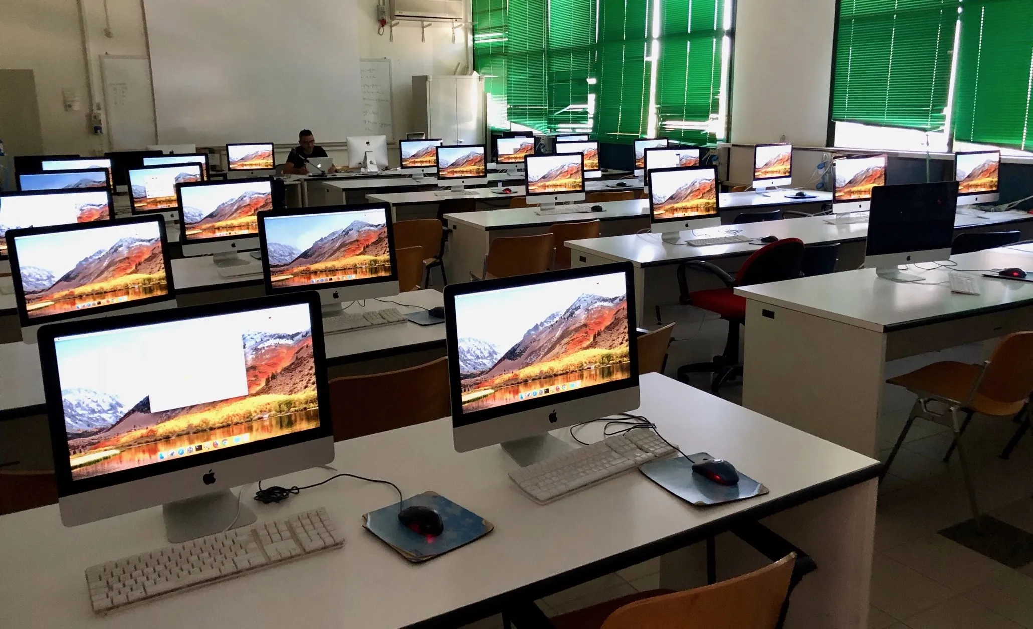 Alla scoperta di UNIX: il libro per esplorareGNU/Linux e macOS con la linea di comando Alla scoperta di UNIX: il libro per esplorareGNU/Linux e macOS con la linea di comando