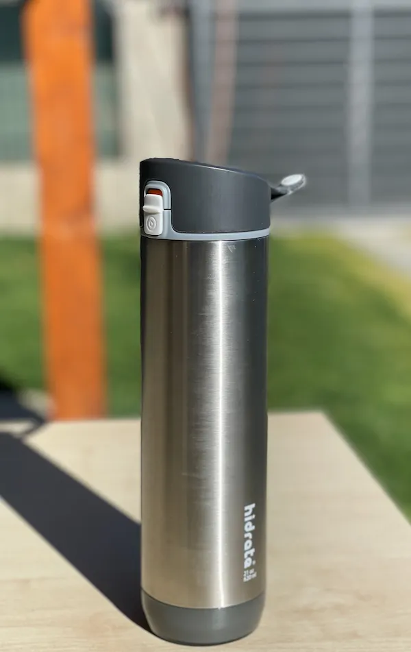 Recensione HidrateSpark 3: la bottiglia smart che vi incentiva a bere