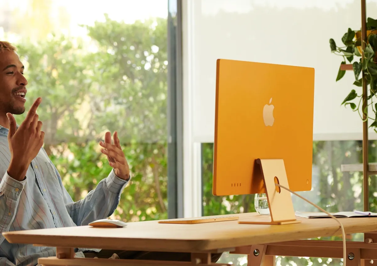 Apple è tornata a colori Apple è tornata a colori