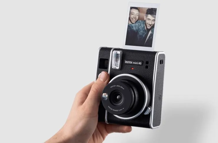 Fujifilm instax mini 40, fotocamera istantanea analogica dal design retrò