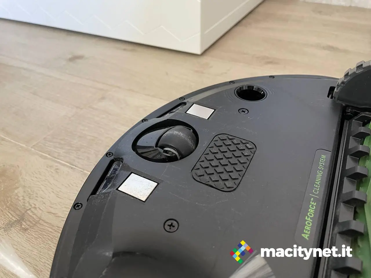 Recensione iRobot Roomba i3+: auto svuotante, ma con qualche compromesso Recensione iRobot Roomba i3+: auto svuotante, ma con qualche compromesso