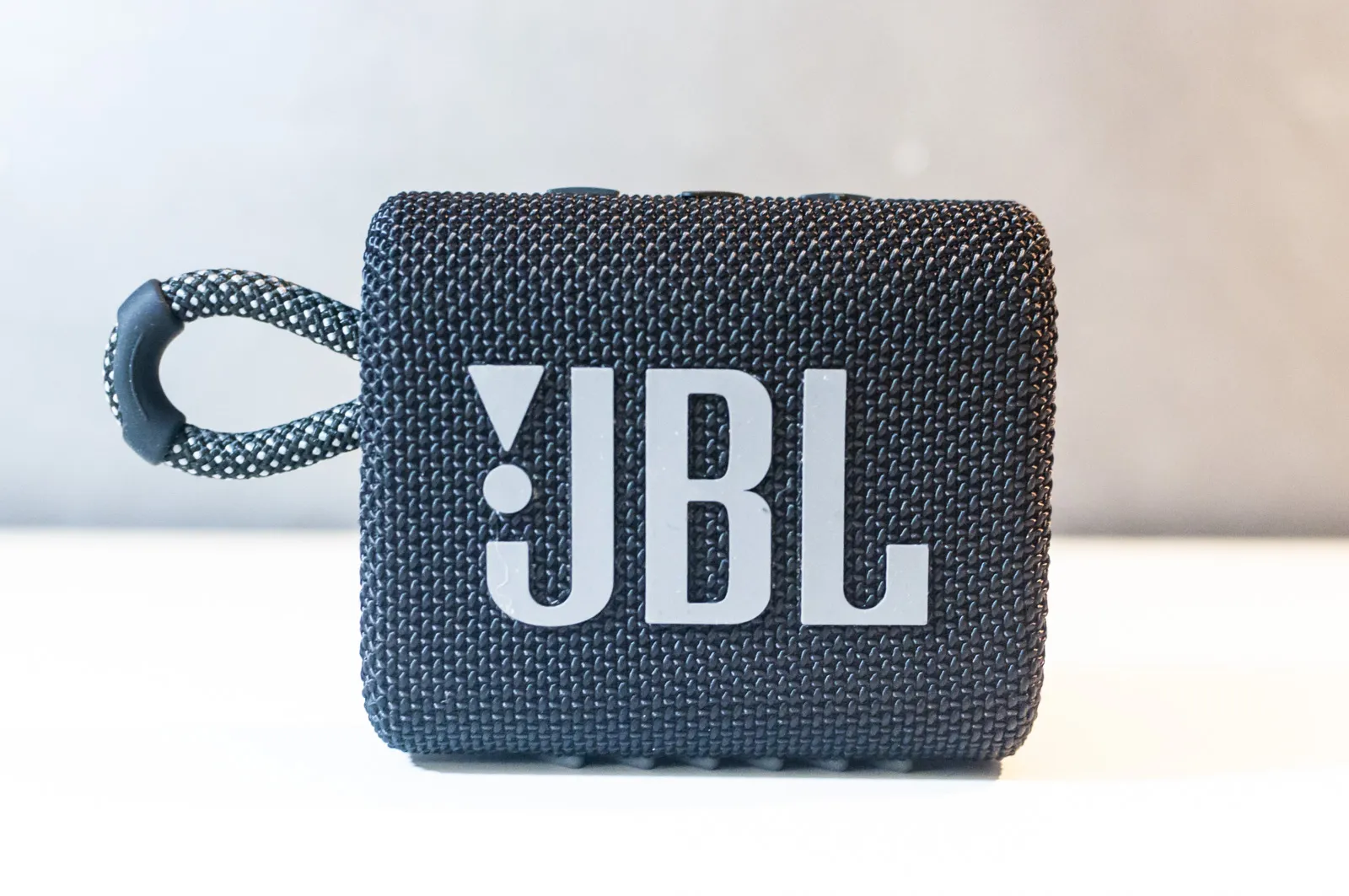 Recensione JBL Go 3, il più piccolo dei grandi speaker alla prova dell’acqua Recensione JBL Go 3, il più piccolo dei grandi speaker alla prova dell’acqua