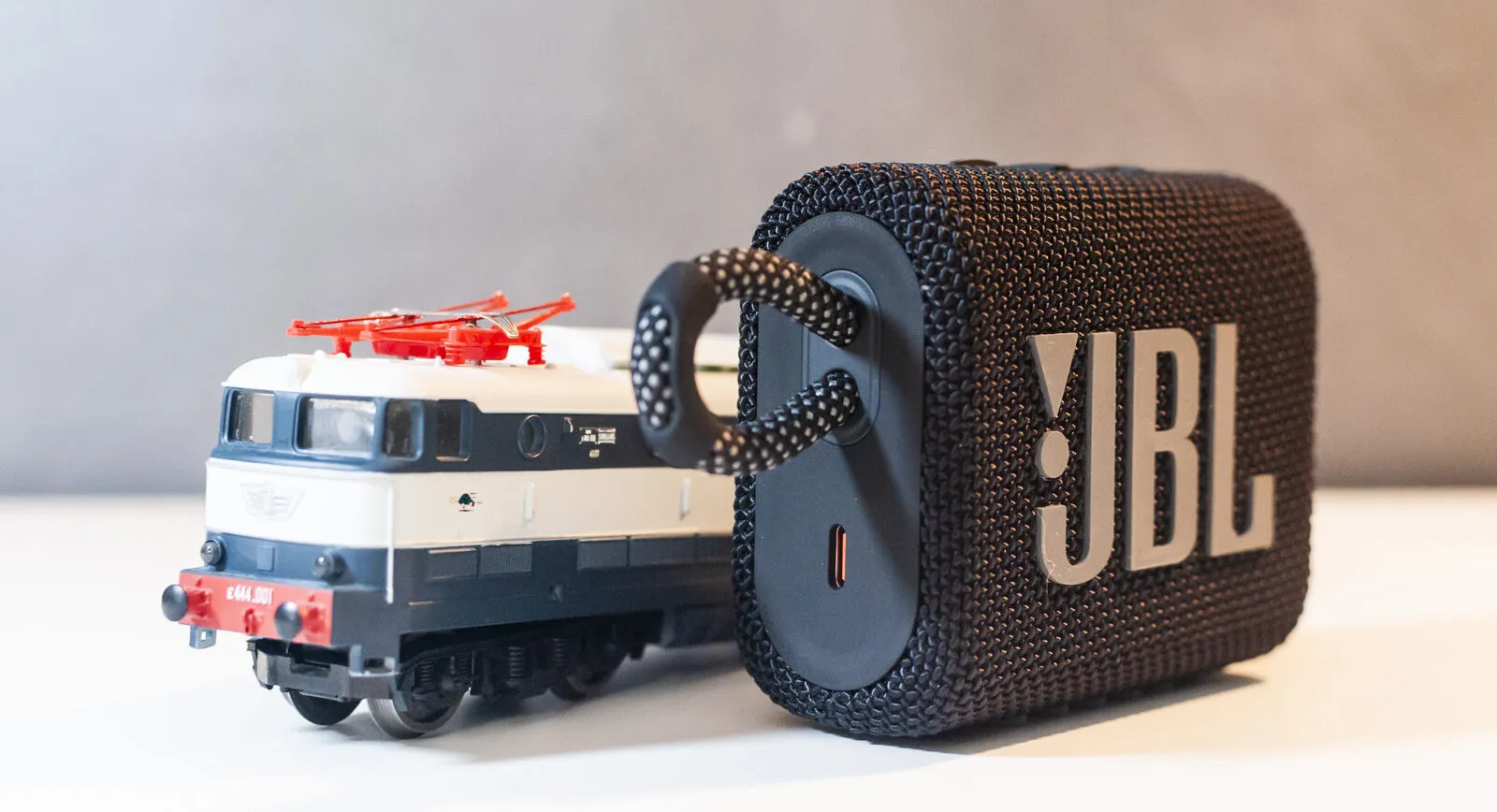 Recensione JBL Go 3, il più piccolo dei grandi speaker alla prova dell’acqua Recensione JBL Go 3, il più piccolo dei grandi speaker alla prova dell’acqua