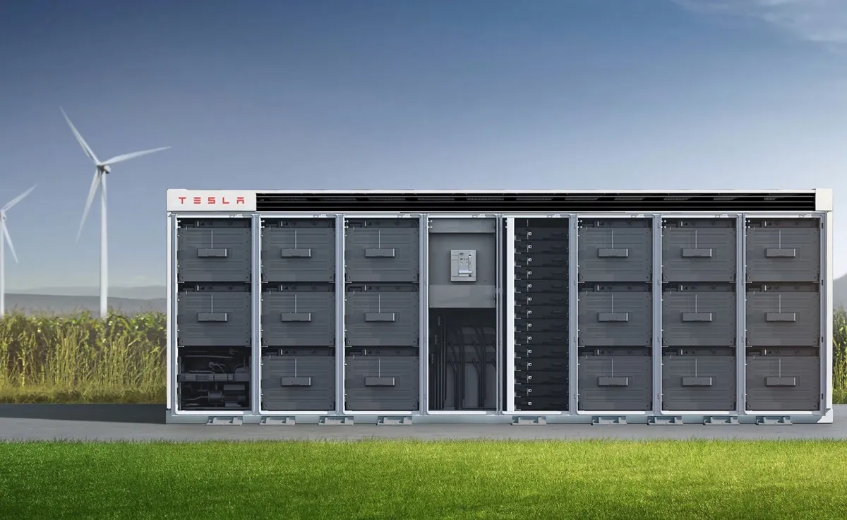 Apple userà Tesla Megapack nel suo parco solare Apple userà Tesla Megapack nel suo parco solare