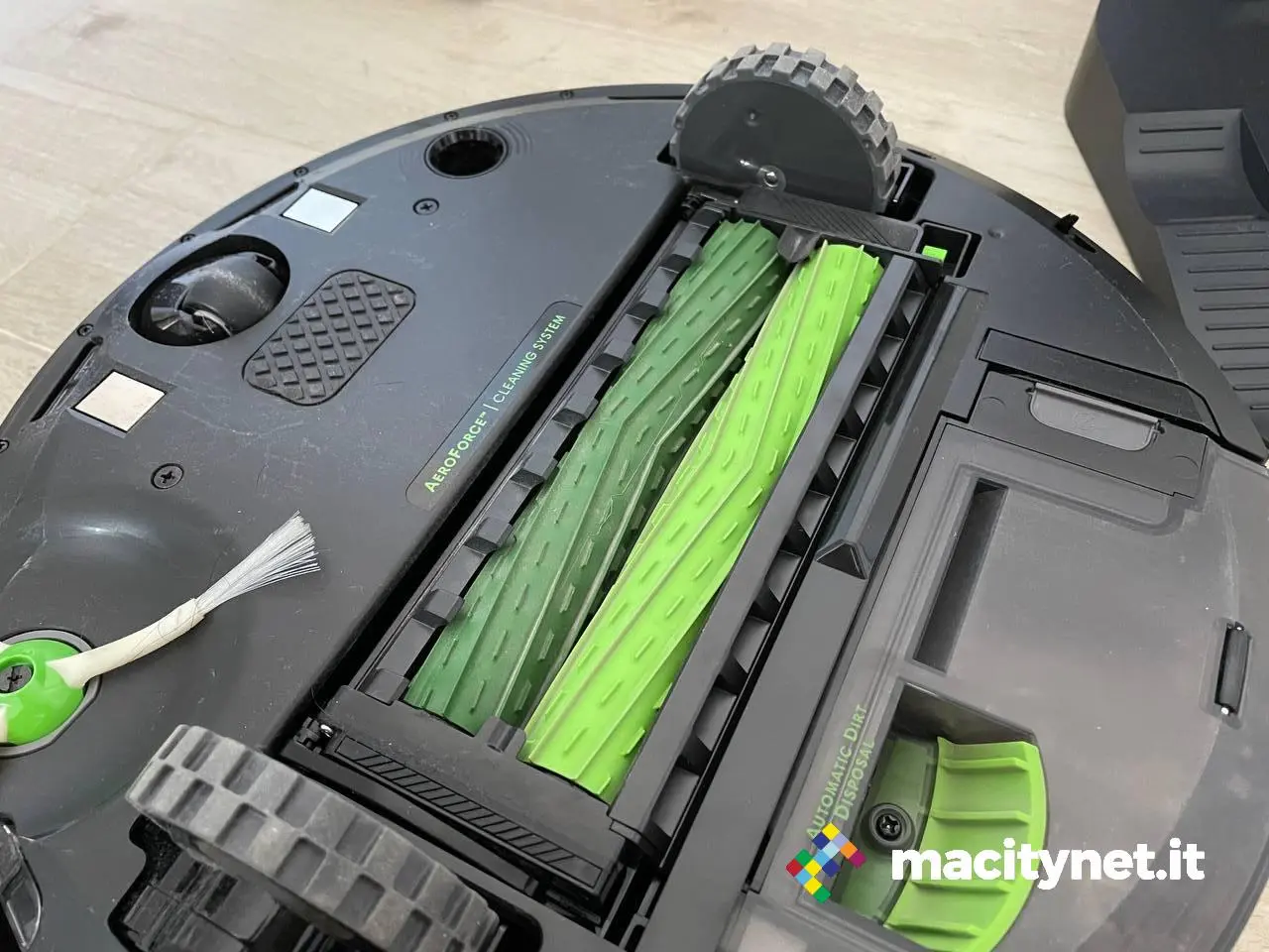 Recensione iRobot Roomba i3+: auto svuotante, ma con qualche compromesso Recensione iRobot Roomba i3+: auto svuotante, ma con qualche compromesso