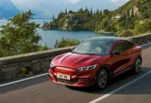 Ford e Volkswagen soffrono inseguendo Tesla nelle elettriche Ford Mustang Mach-E, consegnata la prima in Italia