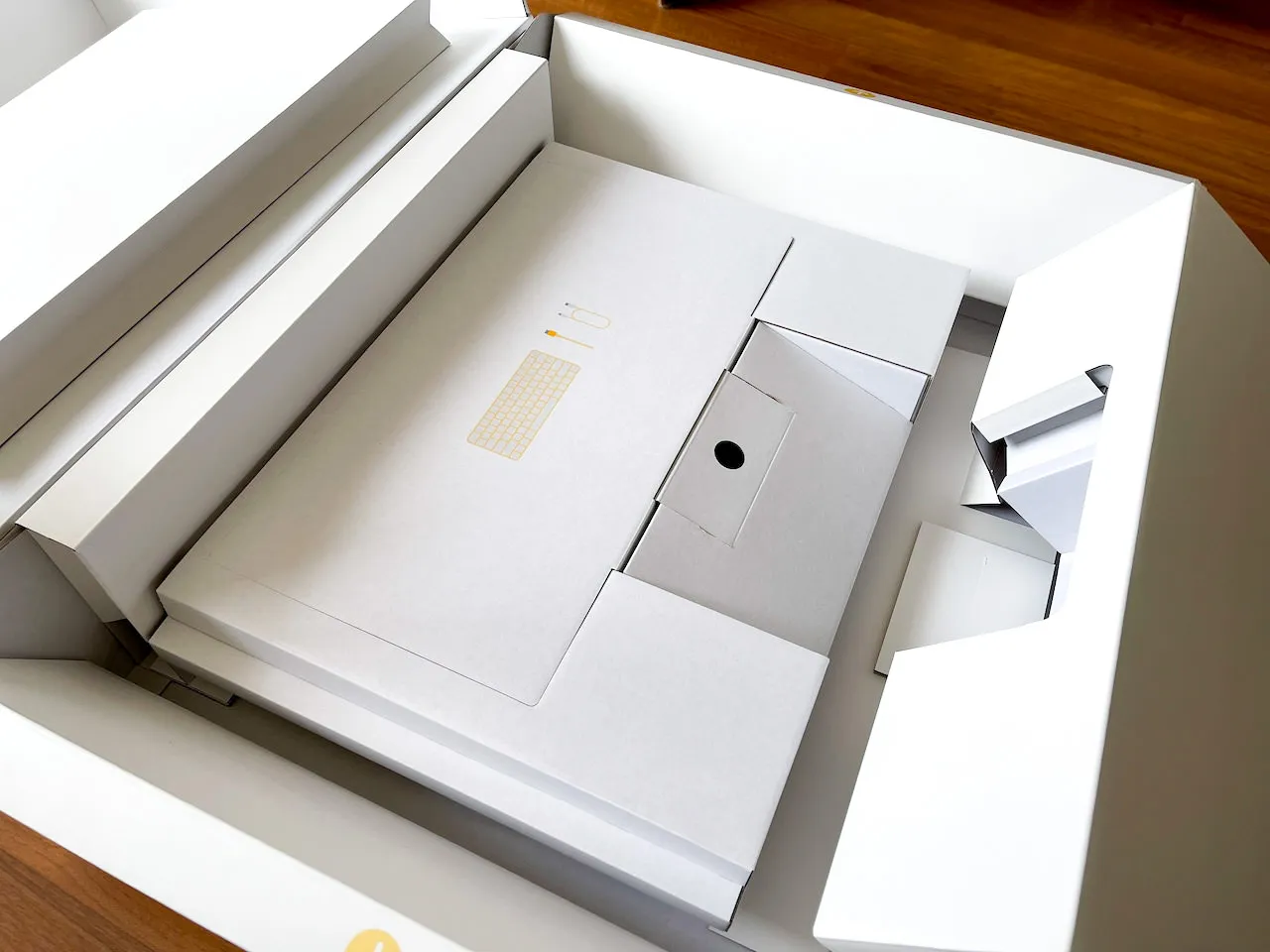 È arrivato l’iMac 24 M1, il gioiello sottile di Apple È arrivato l’iMac 24 M1, il gioiello sottile di Apple