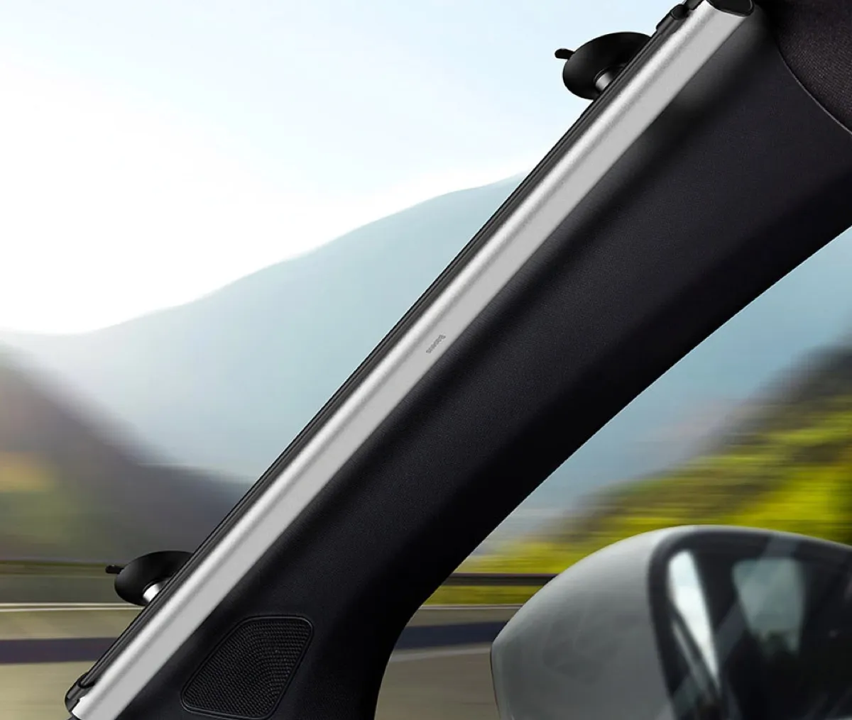 Baseus, il parasole arrotolabile per auto in offerta lampo a 27 euro