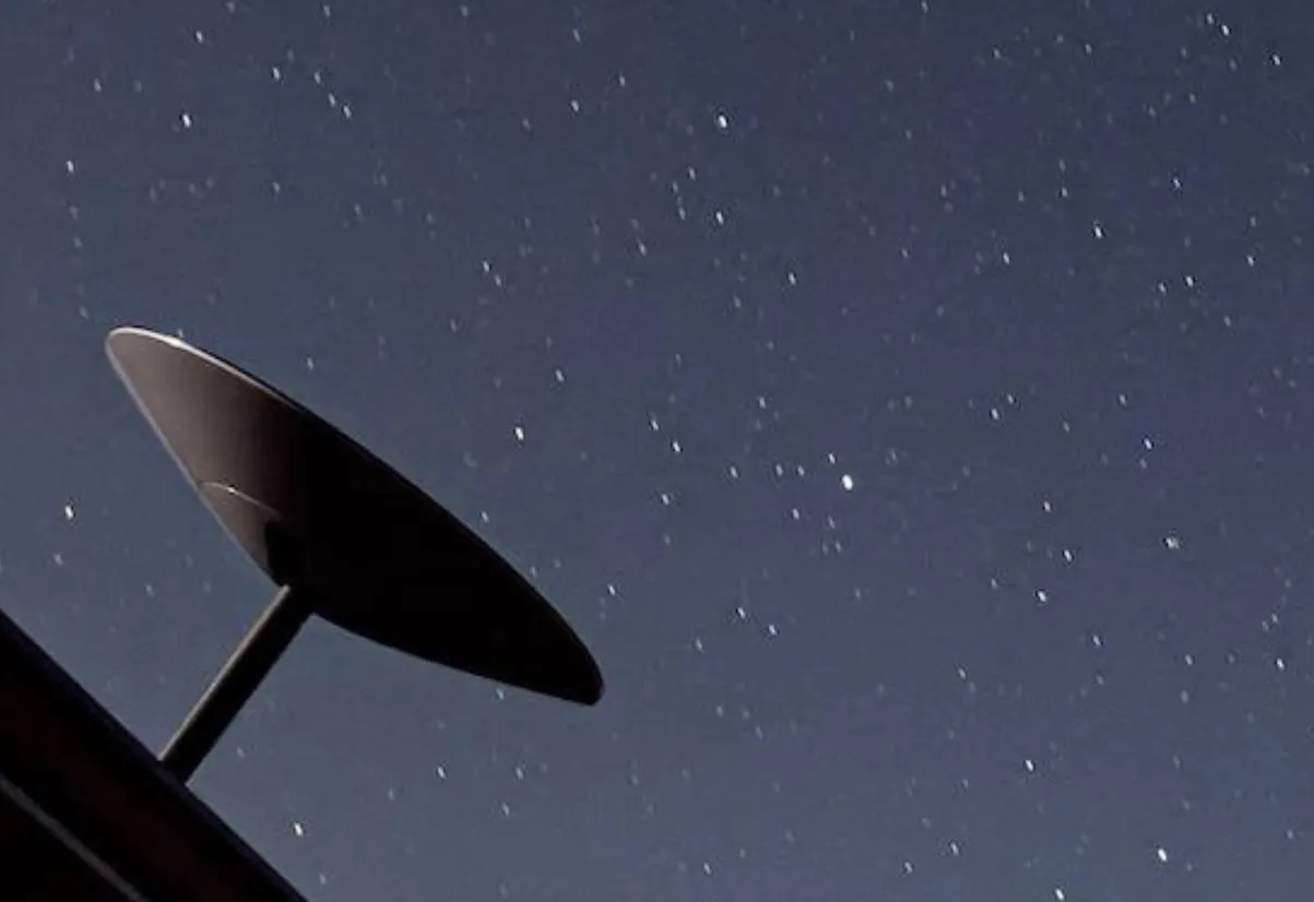 La carovana di luci nella notte. Ecco Starlink di Elon Musk La carovana di luci nella notte. Ecco Starlink di Elon Musk