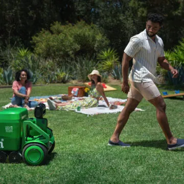 Heineken BOT è il robot che ti segue con la birra fresca