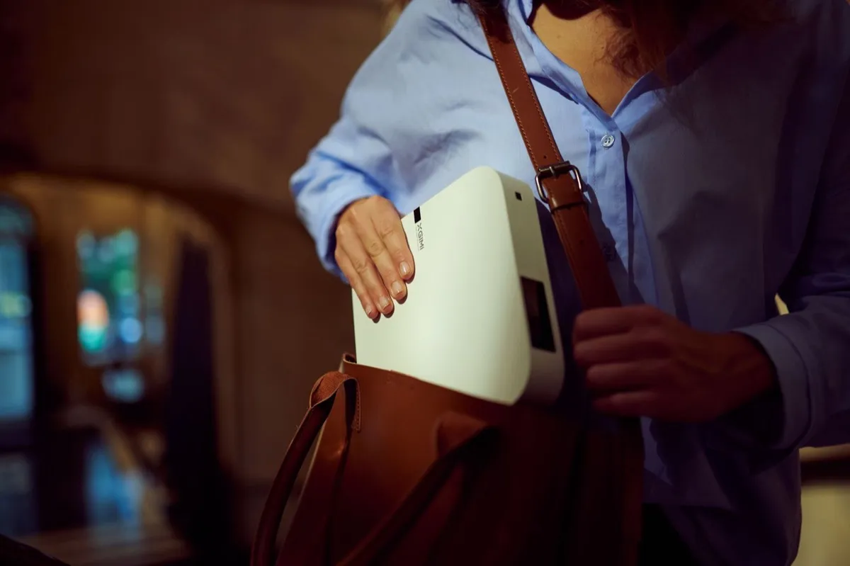 XGIMI Elfin, in Italia il nuovo proiettore portatile da meno di un chilo XGIMI Elfin, in Italia il nuovo proiettore portatile da meno di un chilo