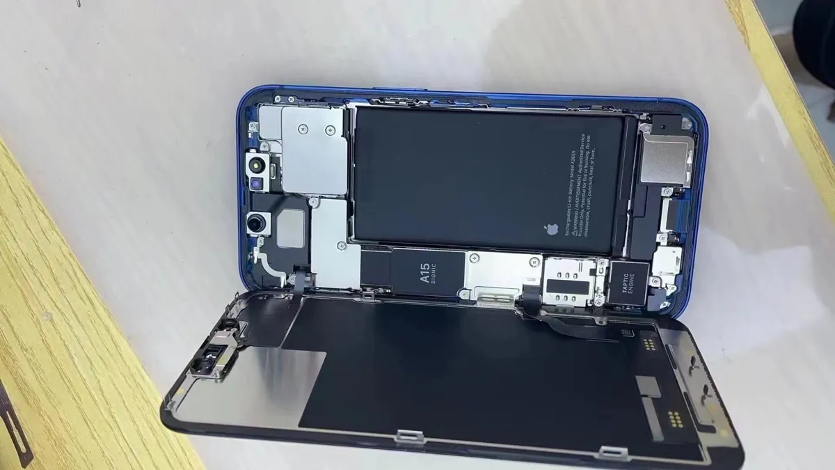 Batteria iPhone, da marzo aumenta il costo fuori garanzia