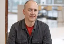 Apple Car, Doug Field ha lasciato Cupertino per Ford Apple Car, Doug Field ha lasciato Cupertino per Ford